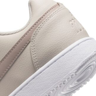 “Nike W EBERNON LOW”