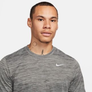 “Nike M NK DF TEE RLGD NEW VENEER”