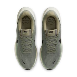 “Nike REVOLUTION 8”