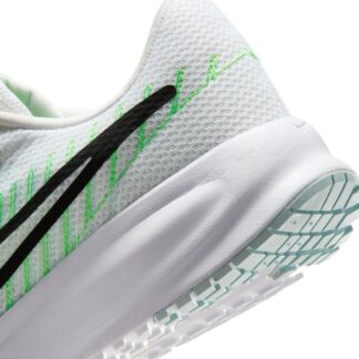 “Nike RUN DEFY”